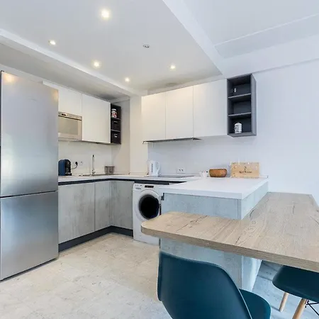 Grand 3 Pieces, Centre Apartment *